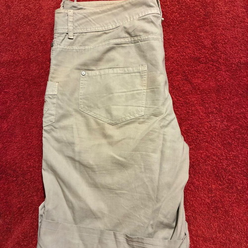 Women's beige bermuda shorts, size M