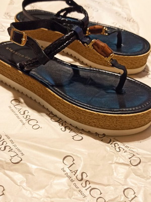 Classico leather sandals size 38 like new, black