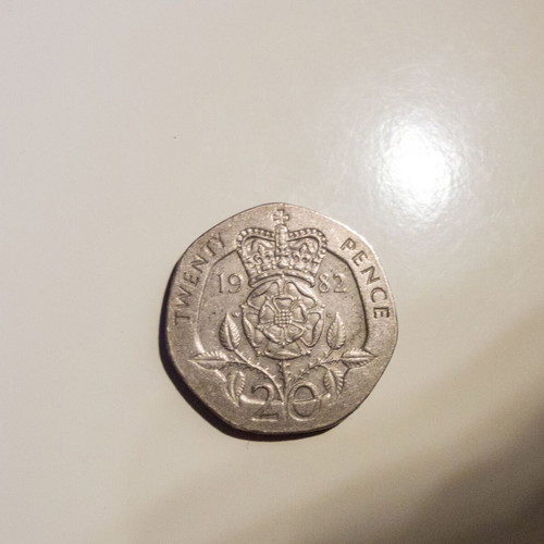 Collectible 20 pence coin England 1982 used, Queen Elizabeth II
