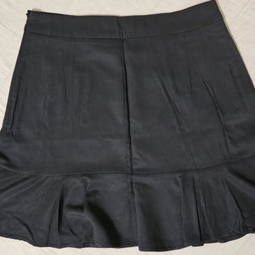 Zuiki mini skirt Medium black with pleats like new