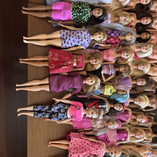 Barbie dolls like new, set of 75 pieces
