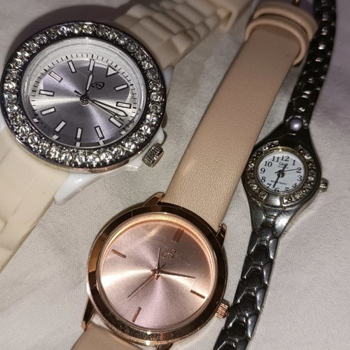 Wristwatches women's used, set of 3 pieces