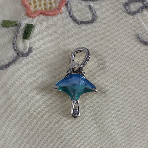 Pandora blue stingray charm pendant