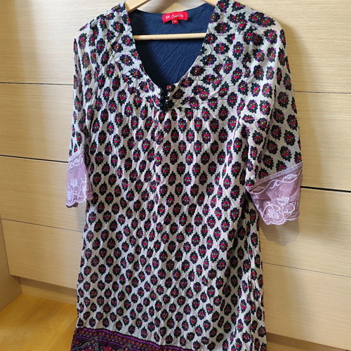 Printed blouse dress with lace sleeves like new