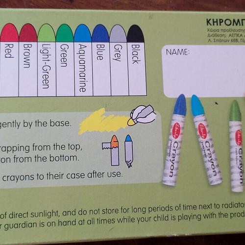 Packet of wax crayons, 12 colors