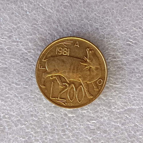 San Marino 200 Lire coin 1981 aluminum-bronze