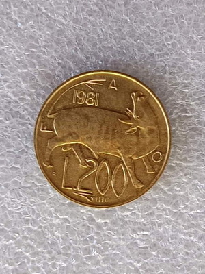 San Marino 200 Lire coin 1981 aluminum-bronze