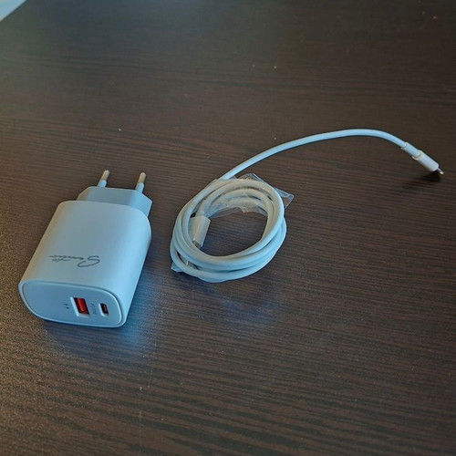Sentio Gan 2-Port 30W Charger like new