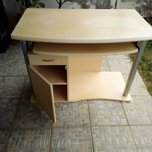 Desk used with foldable keyboard tray for computer