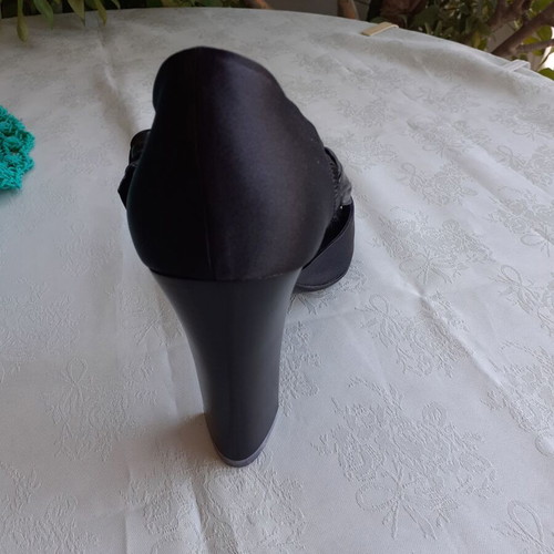 Yves Saint Laurent Black Pumps New Size 38