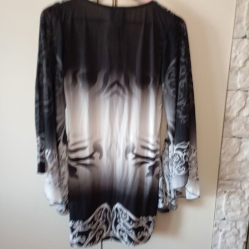 Blouse women's size M new, colorful, light and airy