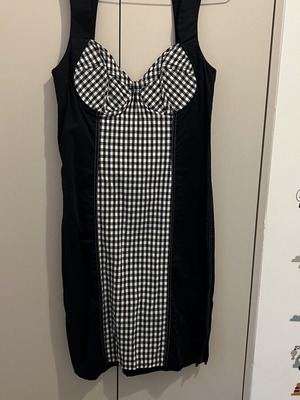 Dress like new with nice bust, black and white