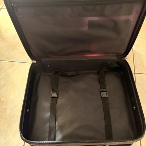 Small multipurpose suitcase like new with many compartments for cabin or office