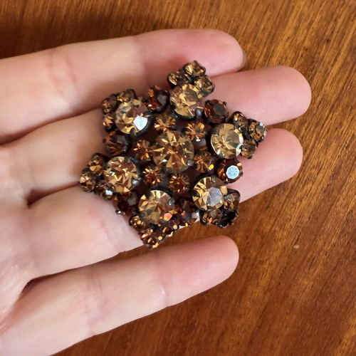 Vintage brooch from Czechoslovakia, like new, missing one crystal
