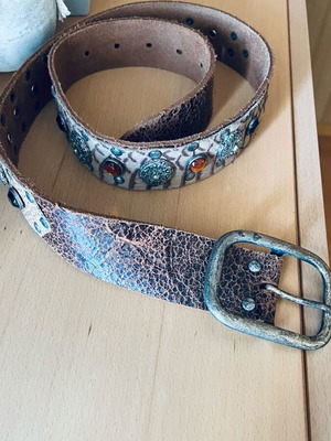 Vintage genuine leather belt 85 brown like new with stones and studs