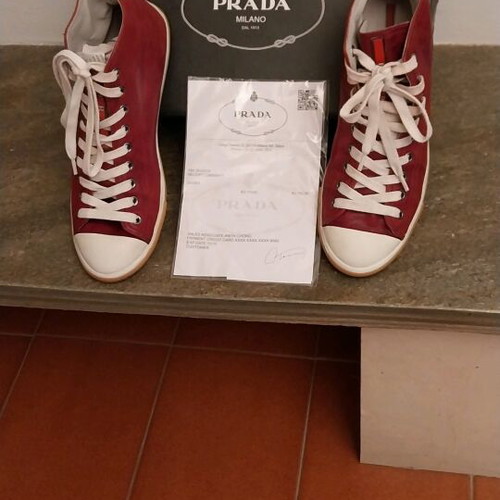 Prada women's leather ankle boots size 40 like new, burgundy