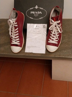 Prada women's leather ankle boots size 40 like new, burgundy