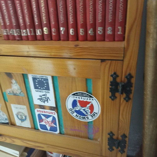Wooden bookcase large with 4 rows of shelves used