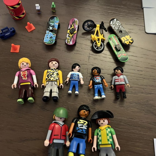 Playmobil 5558 Skate Park set like new with 7 figures and BMX