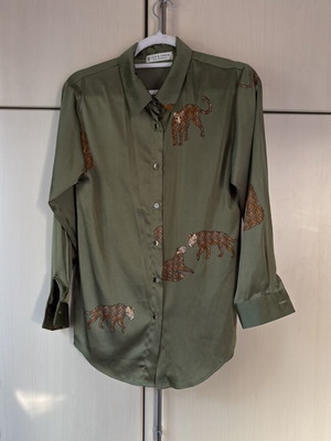 Jon & Anna women's shirt size S like new, green