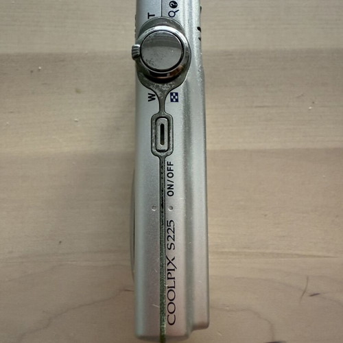 Nikon Coolpix S225 camera like new with full accessories