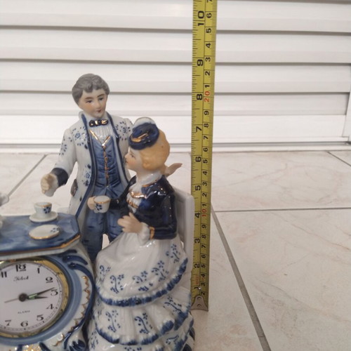 Vintage table clock with couple collectible decorative figurine like new