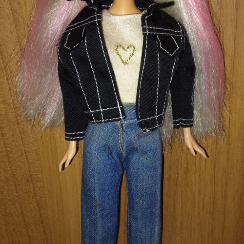 Barbie dolls used, pack of 2, early 2000s