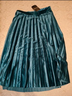 Midi pleated velvet skirt turquoise new, size M