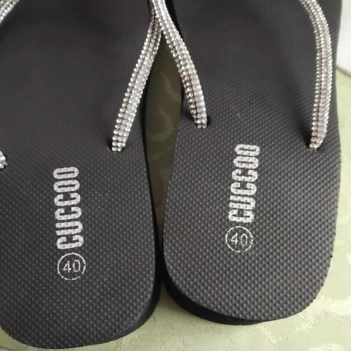 Cuccoo Platform Flip Flops like new, size 40, black and silver