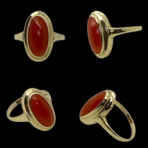 Gold ring with Mediterranean coral like new