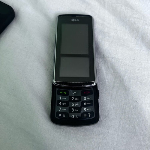 LG KF600 phone like new with missing volume buttons