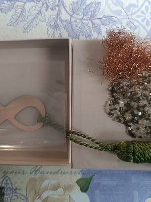 Γούρι με σύμβολο απείρου και πράσινο φούντα