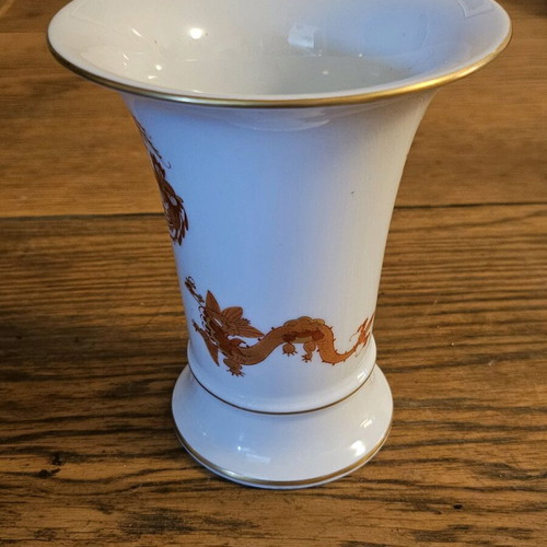 Meissen vase like new with dragon design