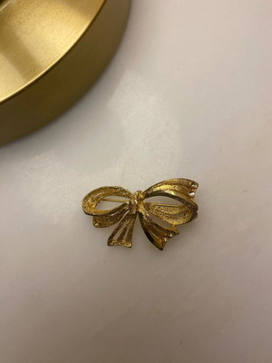 Bow brooch new, gold color with pouch and gift bag
