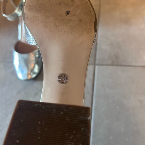 Kurt Geiger silver pumps used with 7 cm heel