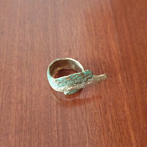 Ring with green details like new