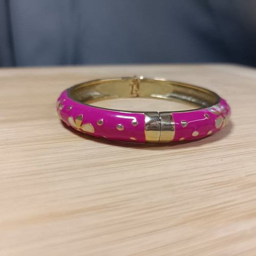 Metal bracelet with gold flowers, fuchsia