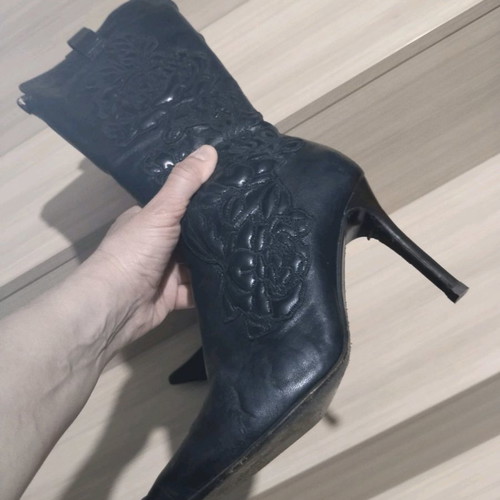 Roberto Cavalli boots with embroidered rose, black, used, size 39