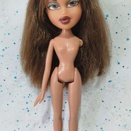 Bratz Xpress it Yasmin doll used with missing arm and flaws