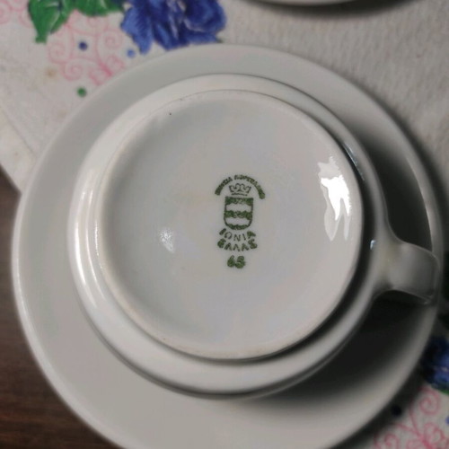 Vintage Ionia porcelain coffee cups like new, set of 4