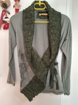 Freesoul winter cardigan size M like new, gray