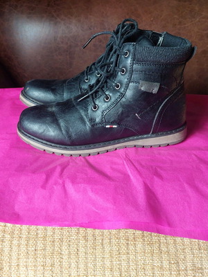Black teenage boots for boys size 38 like new