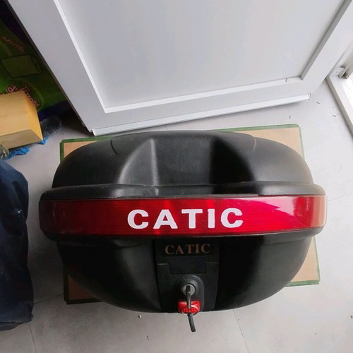 Catic Motorcycle Luggage Box like new with keys and mounting base