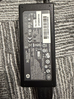 HP laptop power adapter 65W like new