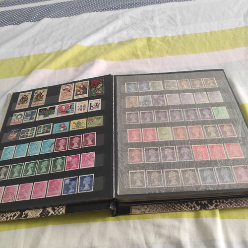 Stamps like new, 702 pieces with album