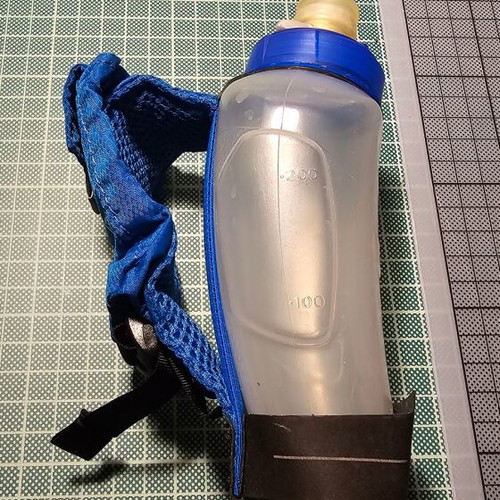 Camelback water bottle 300ml like new with handle and pouch