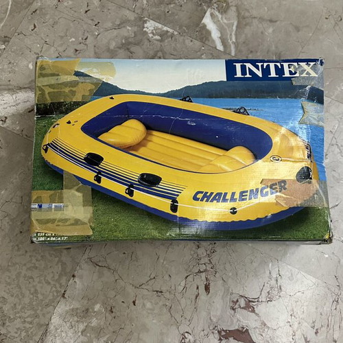 Intel Challenger inflatable boat like new with oars and pump