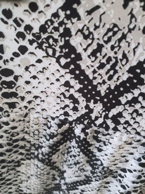 Women's snake print gym leggings used, size M/L