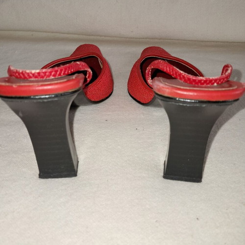 Summer red beaded pumps used with black thick heel