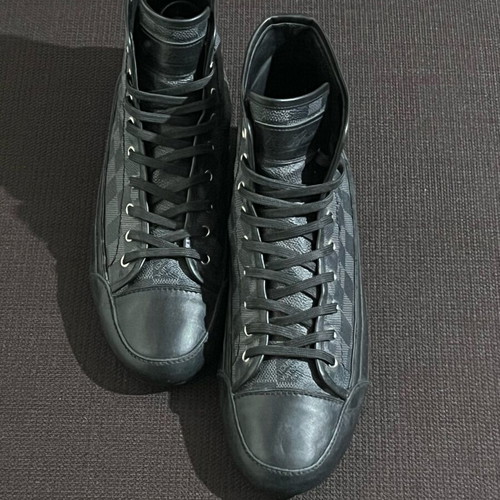 Louis Vuitton Damier Graphite Sneakers like new, size 43.5, black/gray